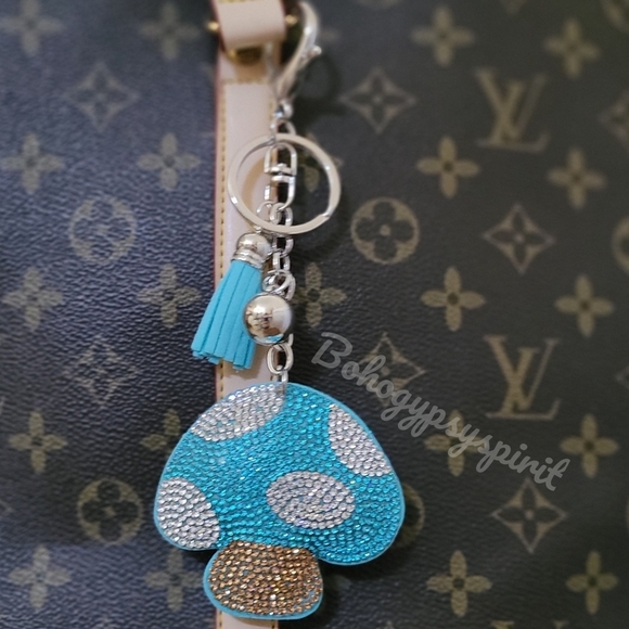 🍄 Mushroom Crystal Rhinestone Keychain Bag Charm With Blue Tassel - Picture 10 of 11